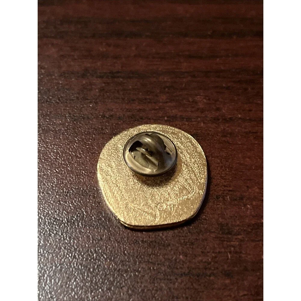 McDonald’s‎ Entenmann’s Fat-Free Muffin Employee Lapel Hat Pin